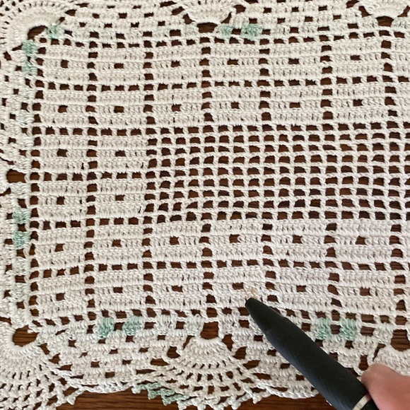 VTG Handmade Crochet Doilies Set of 4 - Picture 8 of 9